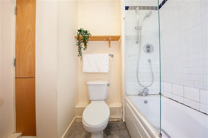 https://photos-a.propertyimages.ie/media/5/0/7/5006705/38f88cbd-e284-48fb-8013-68f6790c1d5f_l.jpg