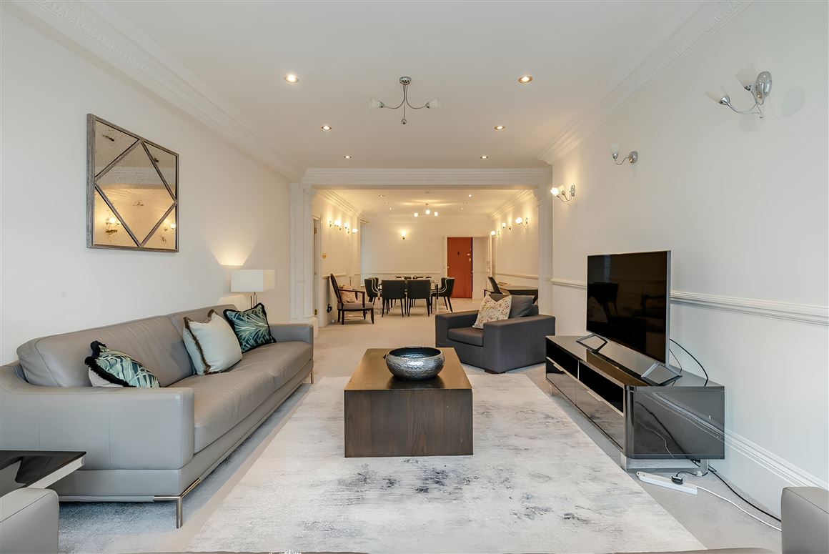 Regent's Review,London,Greater London,United Kingdom