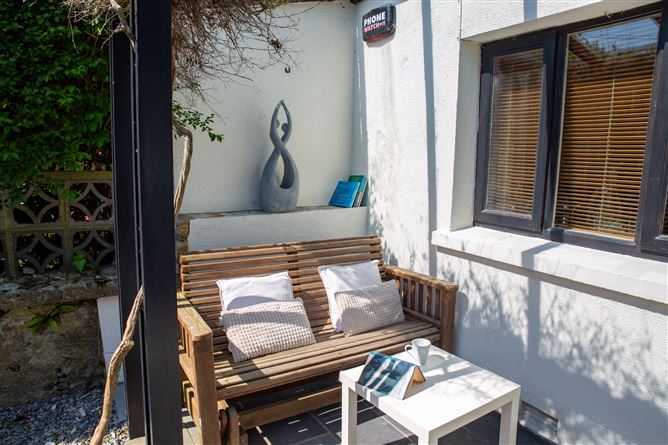 1 Talbot Place , Tramore, Waterford