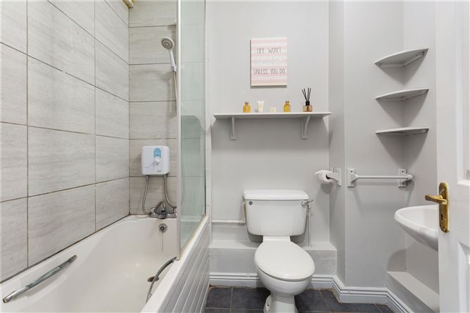 6 Dawson House, Deans Court, Patrick Street, Dublin 8