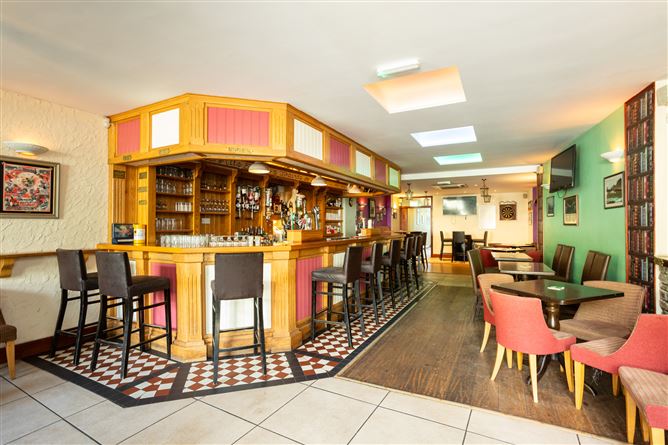 O'Brien's Bar, South Square, Rosscarbery, West Cork