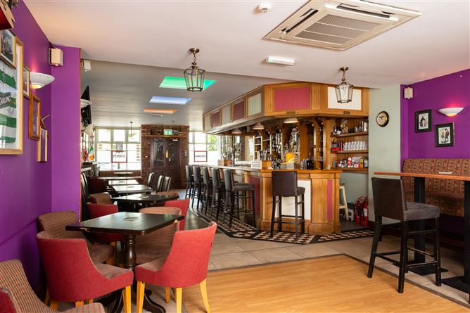 O'Brien's Bar, South Square, Rosscarbery, West Cork