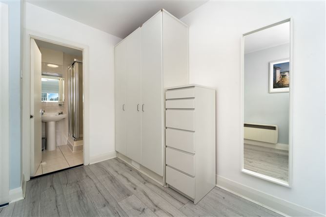 Apartment 181, THE GEORGE, Charlotte Quay, Grand Canal Dk, Dublin 4