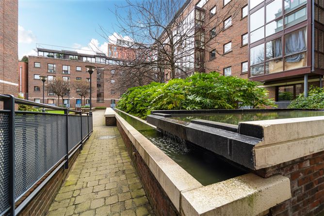 Apartment 181, THE GEORGE, Charlotte Quay, Grand Canal Dk, Dublin 4