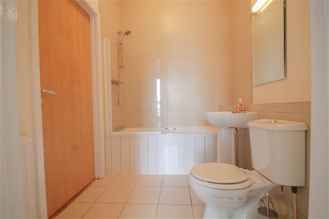 16 Town Square Apartment, Blessington, Wicklow
