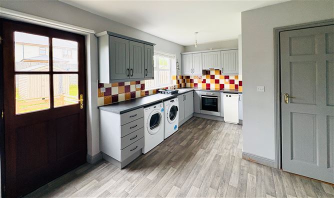 82 Cois Abhann, Caherweesheen, Tralee, Kerry