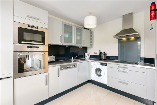 18 Mercer House, Brennanstown Square, Cabinteely, Dublin 18