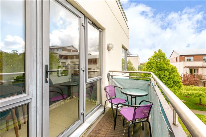 18 Mercer House, Brennanstown Square, Cabinteely, Dublin 18