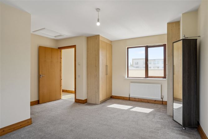 Photo 18 of 32 — 68 Castlegate Grove, Adamstown, Lucan, Co. Dublin