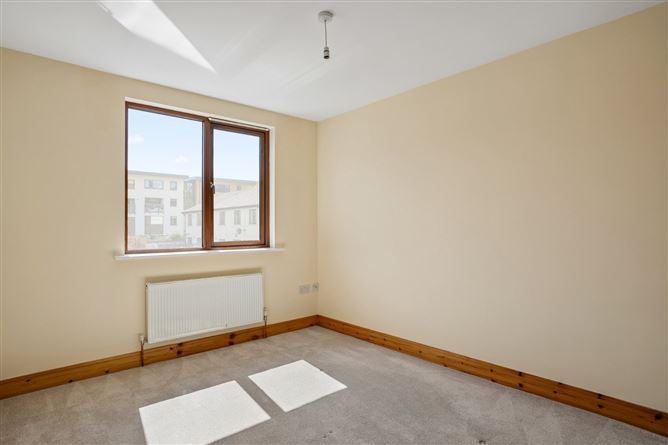 Photo 13 of 32 — 68 Castlegate Grove, Adamstown, Lucan, Co. Dublin