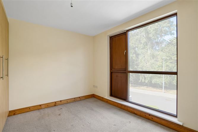 Photo 11 of 32 — 68 Castlegate Grove, Adamstown, Lucan, Co. Dublin