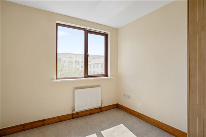 Photo 15 of 32 — 68 Castlegate Grove, Adamstown, Lucan, Co. Dublin