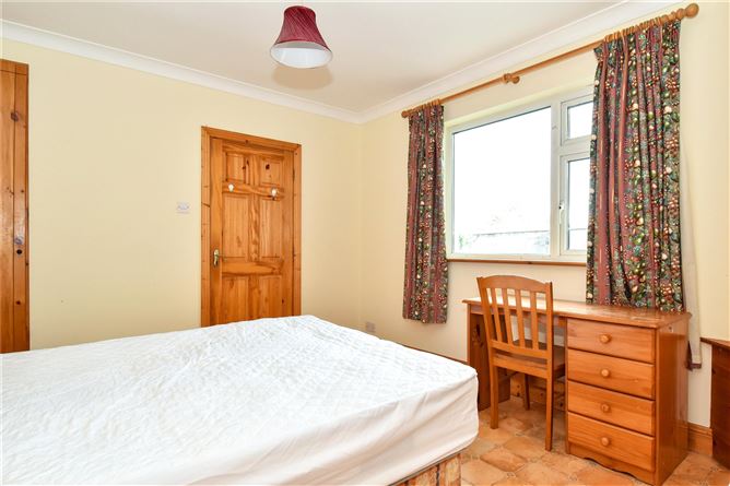 19 Oakley Crescent, Highfield Park, Galway