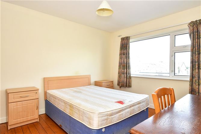 19 Oakley Crescent, Highfield Park, Galway