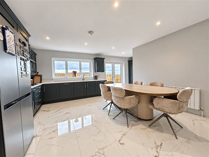 92 Crieve Mor Avenue, Letterkenny, Co. Donegal