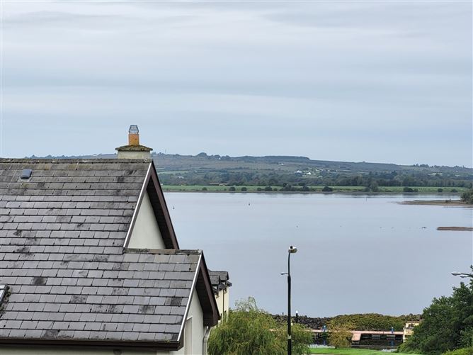 3 Shannon Cove, Dromod, Leitrim