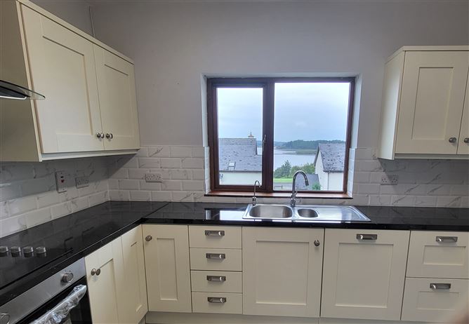 3 Shannon Cove, Dromod, Leitrim