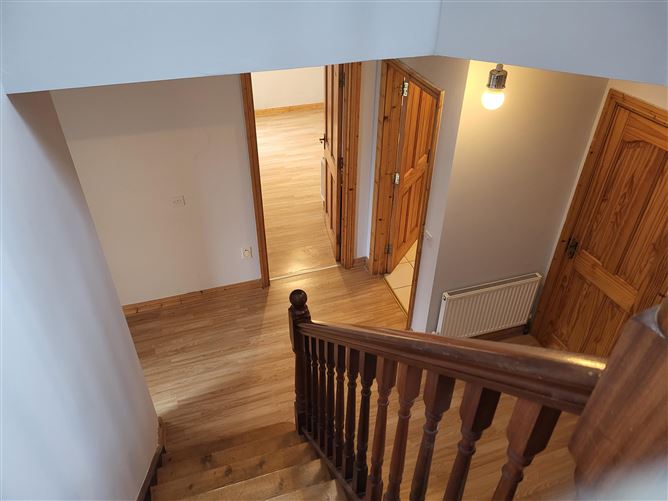 3 Shannon Cove, Dromod, Leitrim