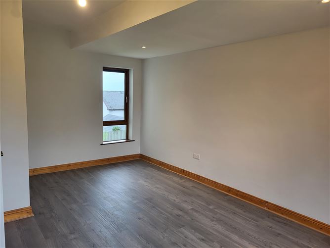 3 Shannon Cove, Dromod, Leitrim