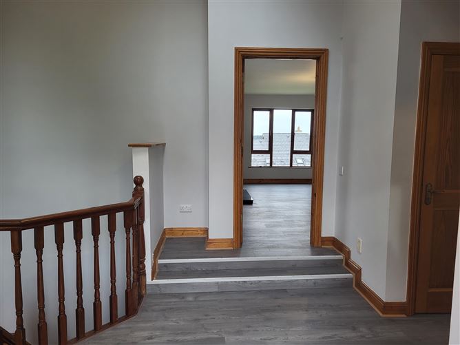 3 Shannon Cove, Dromod, Leitrim