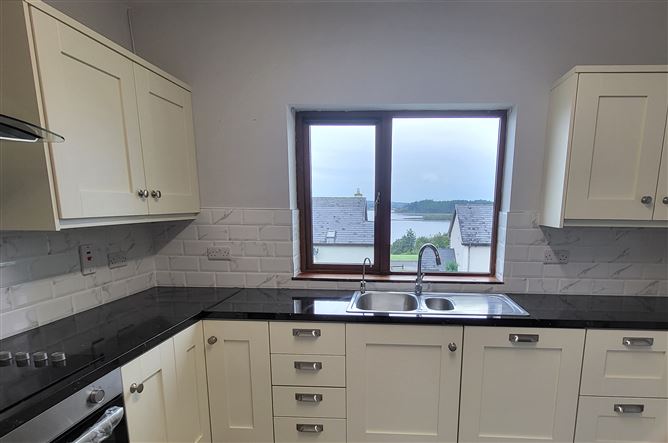 3 Shannon Cove, Dromod, Leitrim