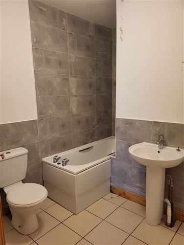 3 Shannon Cove, Dromod, Leitrim