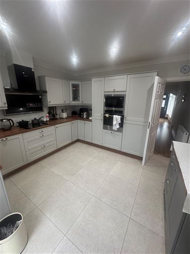 https://photos-a.propertyimages.ie/media/5/2/0/4936025/feb6bf3a-1b05-48c9-bf92-0129be9dde5f_l.jpg