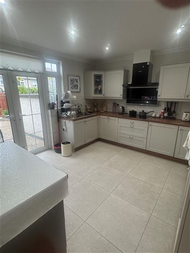 https://photos-a.propertyimages.ie/media/5/2/0/4936025/feb6bf3a-1b05-48c9-bf92-0129be9dde5f_l.jpg