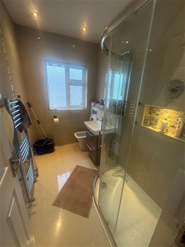 https://photos-a.propertyimages.ie/media/5/2/0/4936025/feb6bf3a-1b05-48c9-bf92-0129be9dde5f_l.jpg