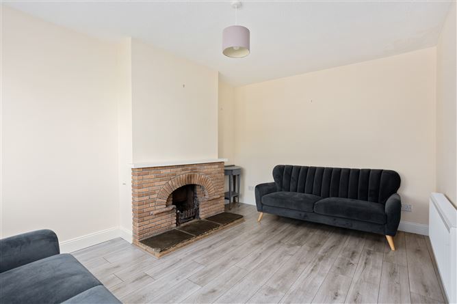 https://photos-a.propertyimages.ie/media/5/2/0/5017025/c99cc8fc-0e0f-45a3-8155-4579705ba509_l.jpg