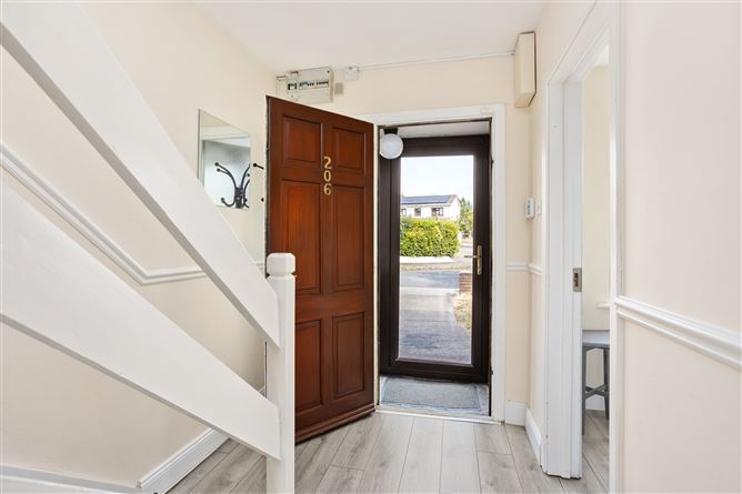https://photos-a.propertyimages.ie/media/5/2/0/5017025/c99cc8fc-0e0f-45a3-8155-4579705ba509_l.jpg