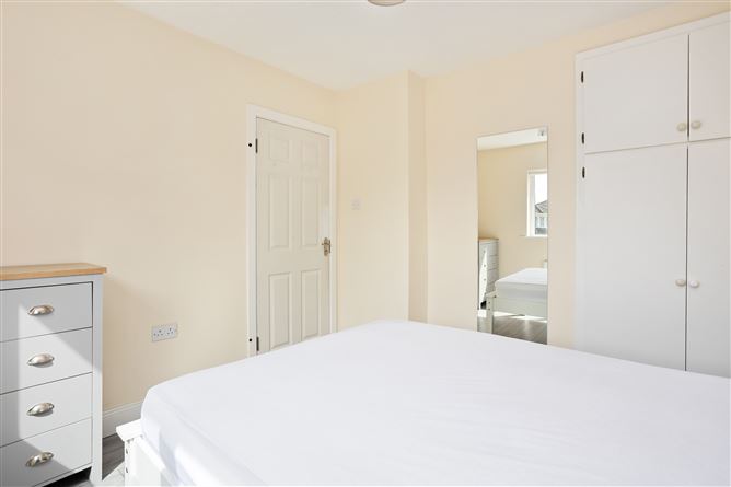 https://photos-a.propertyimages.ie/media/5/2/0/5017025/c99cc8fc-0e0f-45a3-8155-4579705ba509_l.jpg