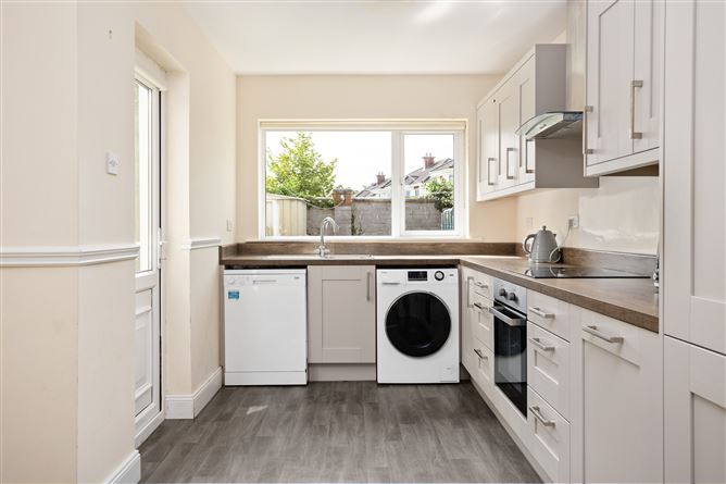 https://photos-a.propertyimages.ie/media/5/2/0/5017025/c99cc8fc-0e0f-45a3-8155-4579705ba509_l.jpg