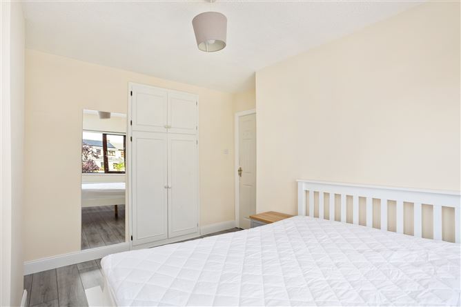 https://photos-a.propertyimages.ie/media/5/2/0/5017025/c99cc8fc-0e0f-45a3-8155-4579705ba509_l.jpg