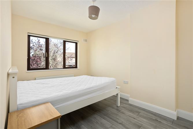 https://photos-a.propertyimages.ie/media/5/2/0/5017025/c99cc8fc-0e0f-45a3-8155-4579705ba509_l.jpg
