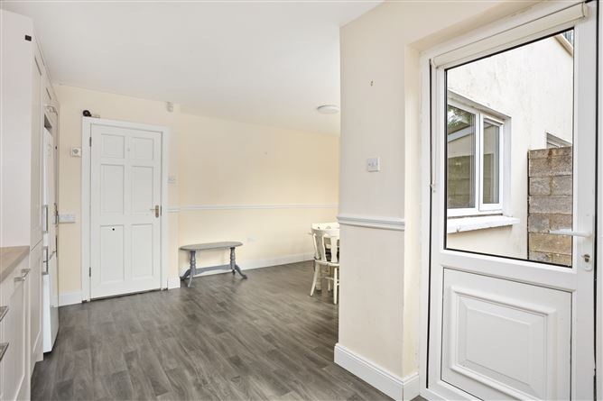 https://photos-a.propertyimages.ie/media/5/2/0/5017025/c99cc8fc-0e0f-45a3-8155-4579705ba509_l.jpg
