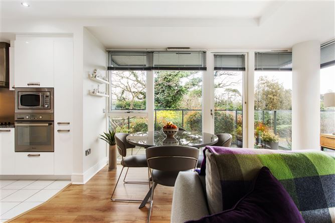 27 Weavers Hall, The Gallops, Leopardstown,   Dublin 18