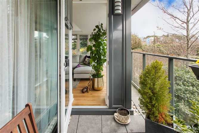 27 Weavers Hall, The Gallops, Leopardstown,   Dublin 18