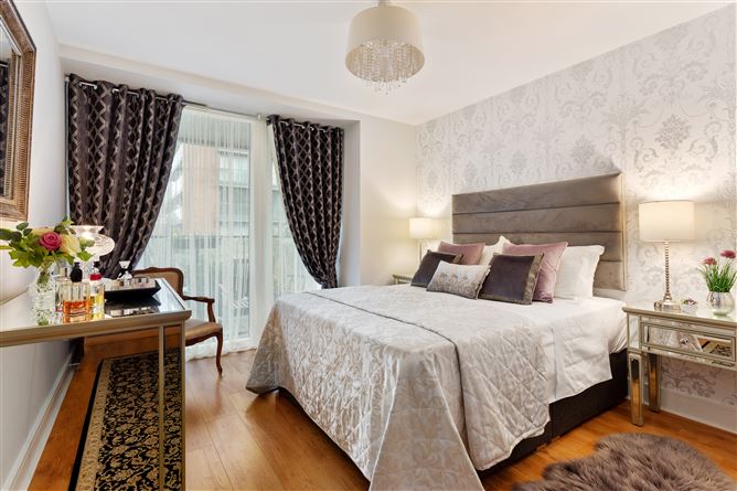 27 Weavers Hall, The Gallops, Leopardstown,   Dublin 18