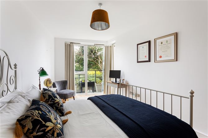 27 Weavers Hall, The Gallops, Leopardstown,   Dublin 18
