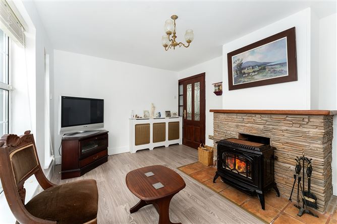 61 The Grove, Kingswood Heights, Dublin 24