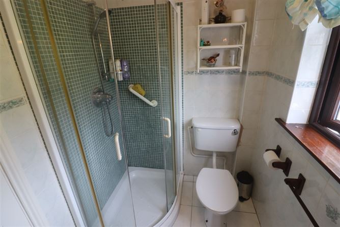 https://photos-a.propertyimages.ie/media/5/2/1/4955125/5113e809-1e62-4a99-af9c-bd49e7cab79d_l.jpg