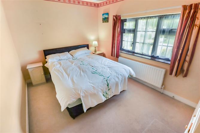 https://photos-a.propertyimages.ie/media/5/2/1/4955125/5113e809-1e62-4a99-af9c-bd49e7cab79d_l.jpg