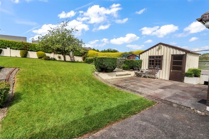 https://photos-a.propertyimages.ie/media/5/2/1/4955125/5113e809-1e62-4a99-af9c-bd49e7cab79d_l.jpg