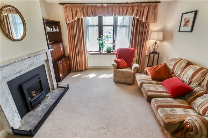 https://photos-a.propertyimages.ie/media/5/2/1/4955125/5113e809-1e62-4a99-af9c-bd49e7cab79d_l.jpg