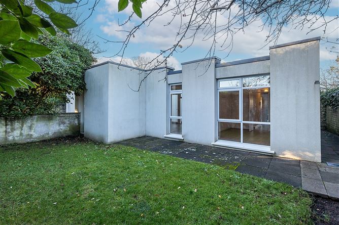 Mews 1, Rere of 10 Sandycove Avenue West, Sandycove, County Dublin