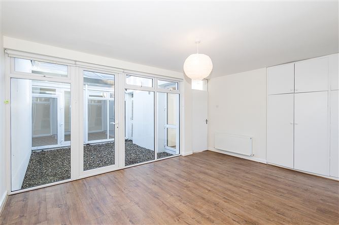 Mews 1, Rere of 10 Sandycove Avenue West, Sandycove, County Dublin