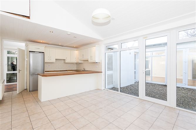 Mews 1, Rere of 10 Sandycove Avenue West, Sandycove, County Dublin