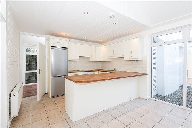 Mews 1, Rere of 10 Sandycove Avenue West, Sandycove, County Dublin