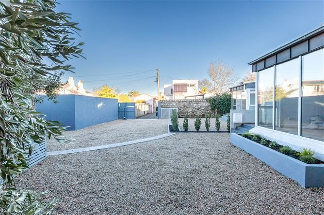 Mews 1, Rere of 10 Sandycove Avenue West, Sandycove, County Dublin